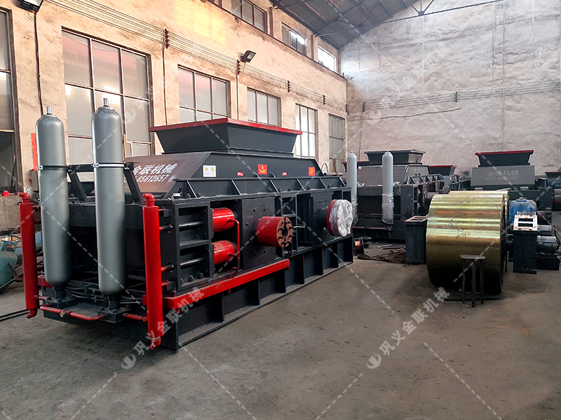 2PGY1500x1000型液壓對輥破碎機發(fā)往云南昆明 2PGY1500x1000型液壓對輥破碎機發(fā)往云南昆明