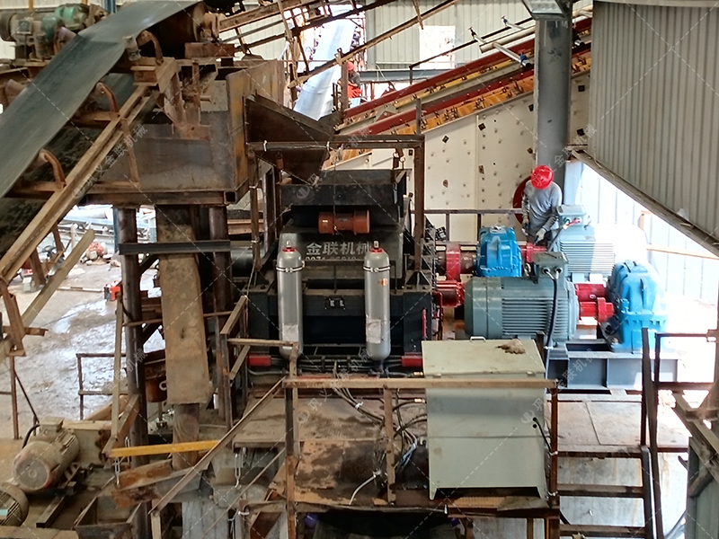 時產(chǎn)100噸和200噸的石灰石生產(chǎn)線,選擇的液壓對輥制砂機(jī)有何不同? 時產(chǎn)100噸和200噸的石灰石生產(chǎn)線,選擇的液壓對輥制砂機(jī)有何不同?